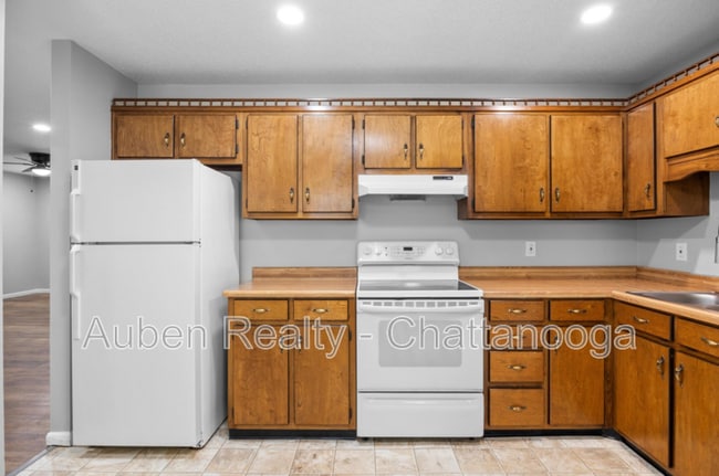 Building Photo - 405 Missionary Ave