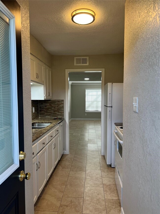 Building Photo - 10134 Emnora Ln