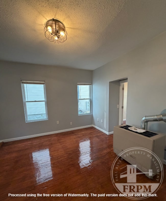 Building Photo - 1879 N Main St