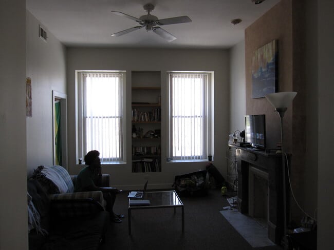 Building Photo - 822 S Loomis St