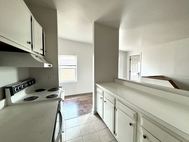 Building Photo - 2233 Victor St