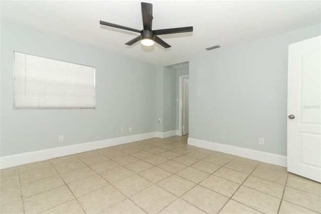 Building Photo - 749 S Ridgewood Ave