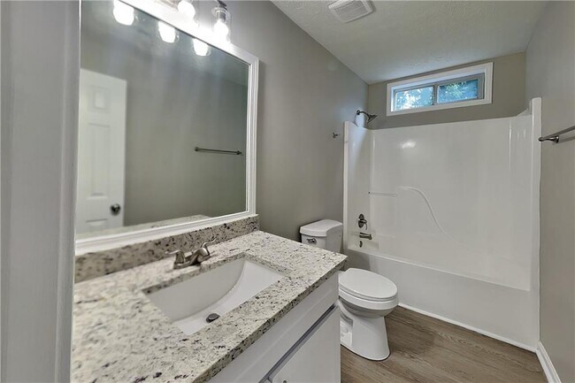 Building Photo - 6161 Longwood Chase