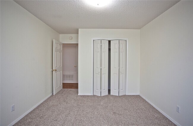 Building Photo - 58 Holly Dr