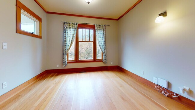 Building Photo - The Perfect Restored University Heights Home -available for rent now!