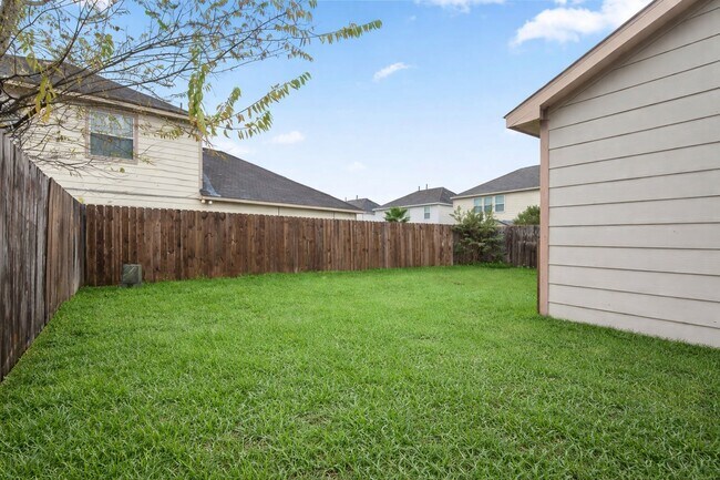 Building Photo - 1614 Wooded Acres Dr