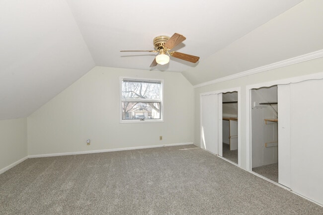 Building Photo - 422 S 89th St