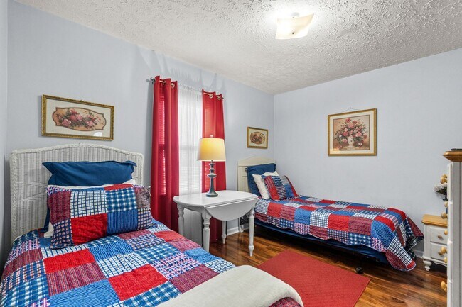 Building Photo - 4 Bed/2 Bath Furnished Single Family Home in Surfside 1 Mile to the Beach By Golf Cart!