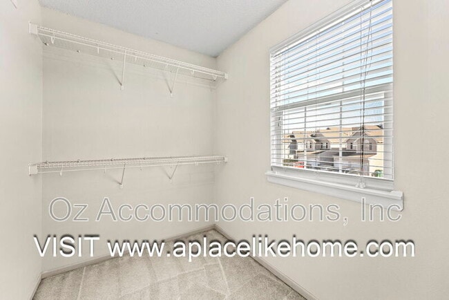 Building Photo - 2216 SW Rambling Vine Rd