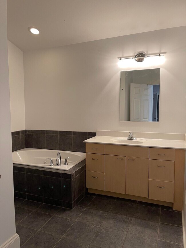 Building Photo - 275 S Limestone