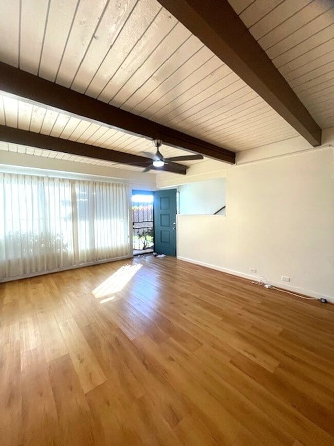 Building Photo - 2 Bed/ 2 Bath/ 2 Parking unit In Honolulu