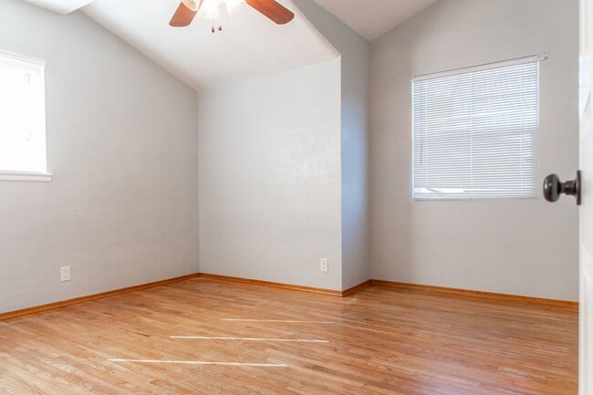 Building Photo - 3 bedroom 2 bath renovated home with swimm...