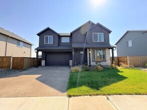 Building Photo - 3 Bedroom, 2.5 Bathroom Home Available in NE Salem!