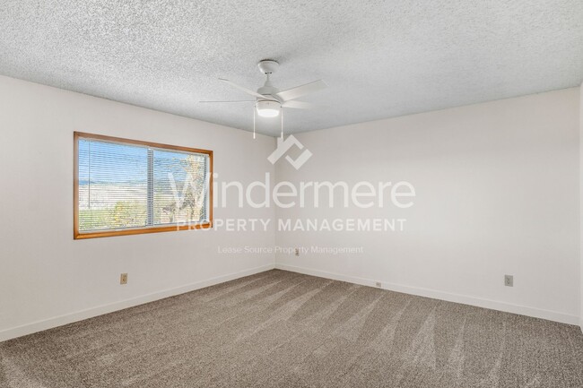 Building Photo - Wide open space- offering 6month lease