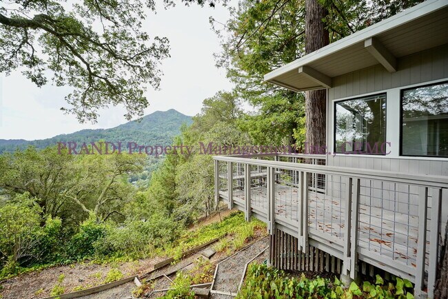 Building Photo - "Spacious 4-Bedroom Oasis with 3 Full Baths in Beautiful Kent Woodlands"