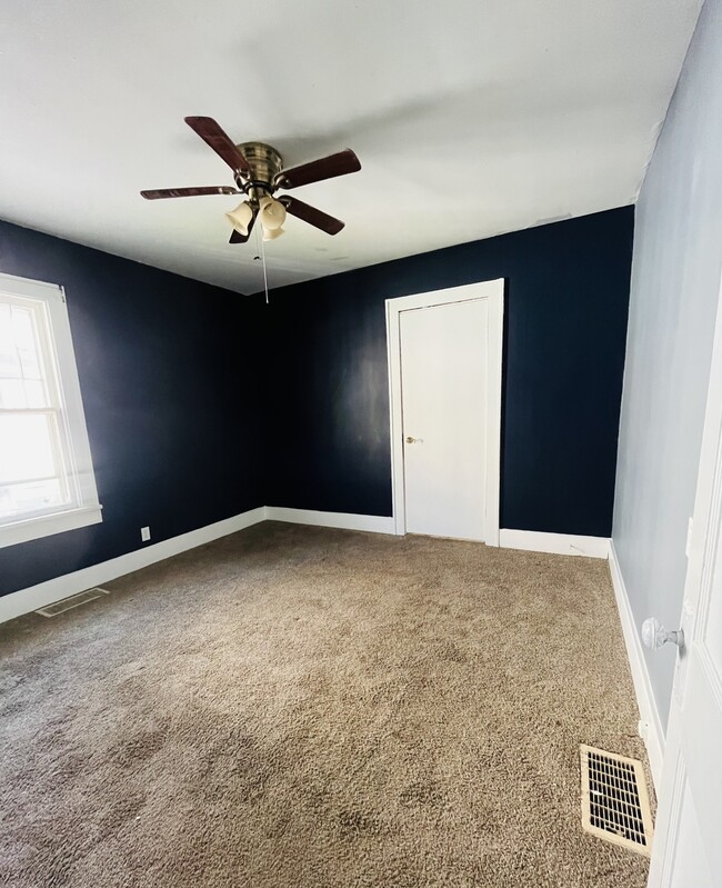 Building Photo - 215 S Kosciusko St