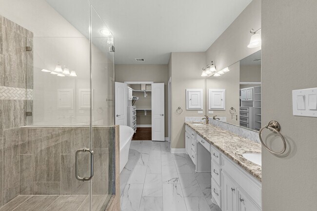 Building Photo - 2034 Que Manor Dr