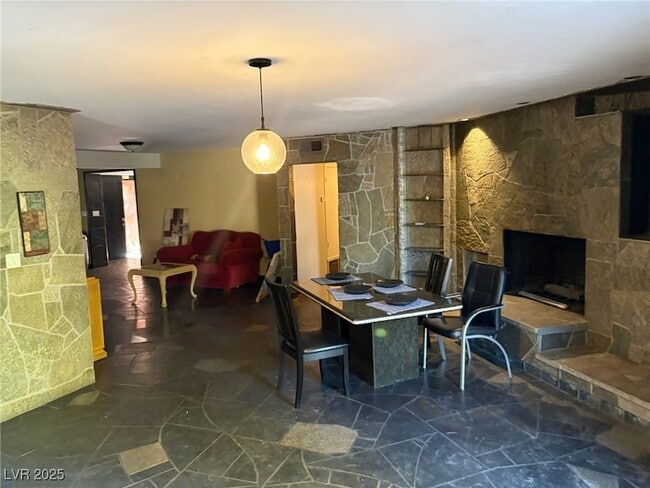 Building Photo - 3167 El Cedro Cir