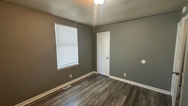 Building Photo - 224 Greenleaf Cir