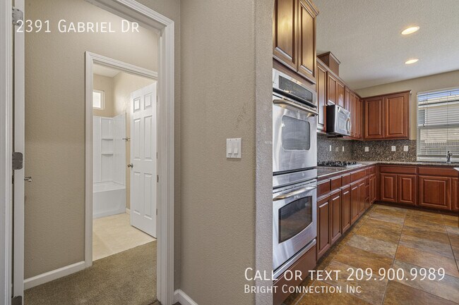 Building Photo - 2391 Gabriel Dr