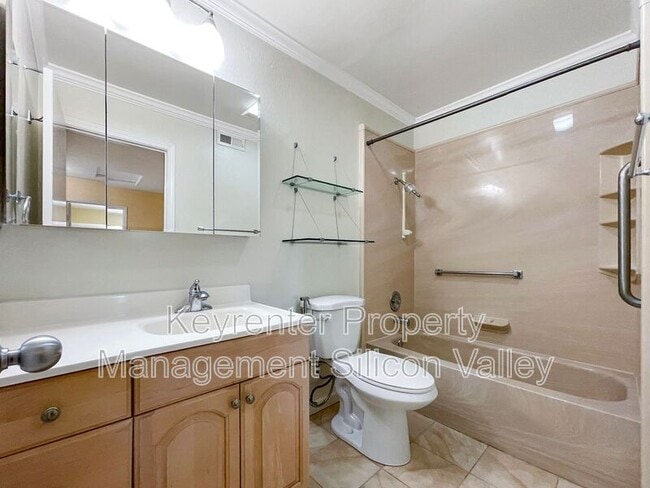 Building Photo - 1293 Knollview Dr