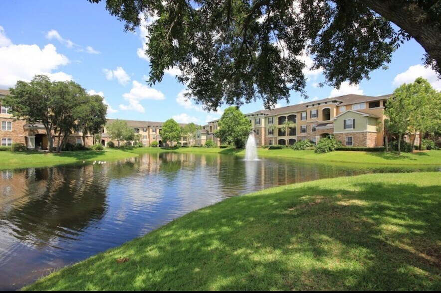 Building Photo - 9918 Courtney Palms Blvd