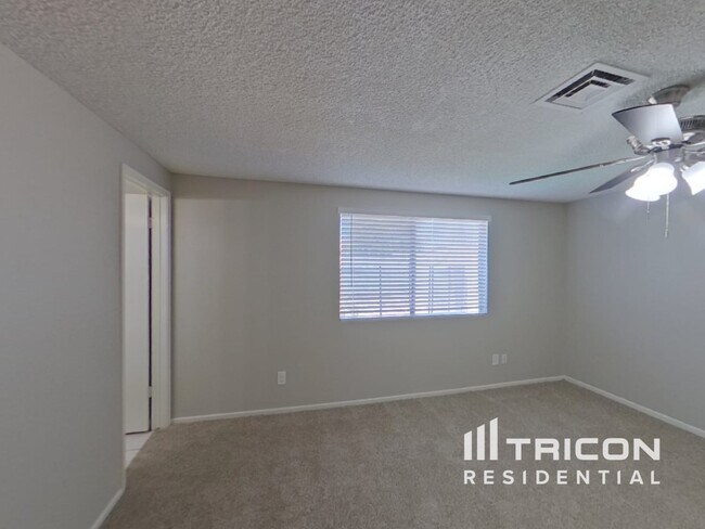 Building Photo - 1618 W Palomino Dr