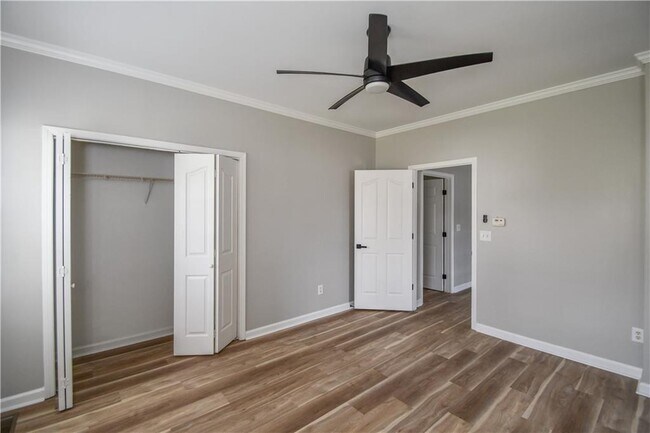 Building Photo - 3338 Sims St