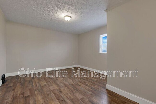 Building Photo - 85 1/2 S Wheatland Ave