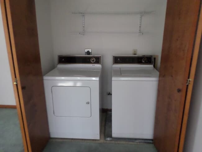 Building Photo - One-of-a-kind 3Bed/2 Bath Condo in Belpre!