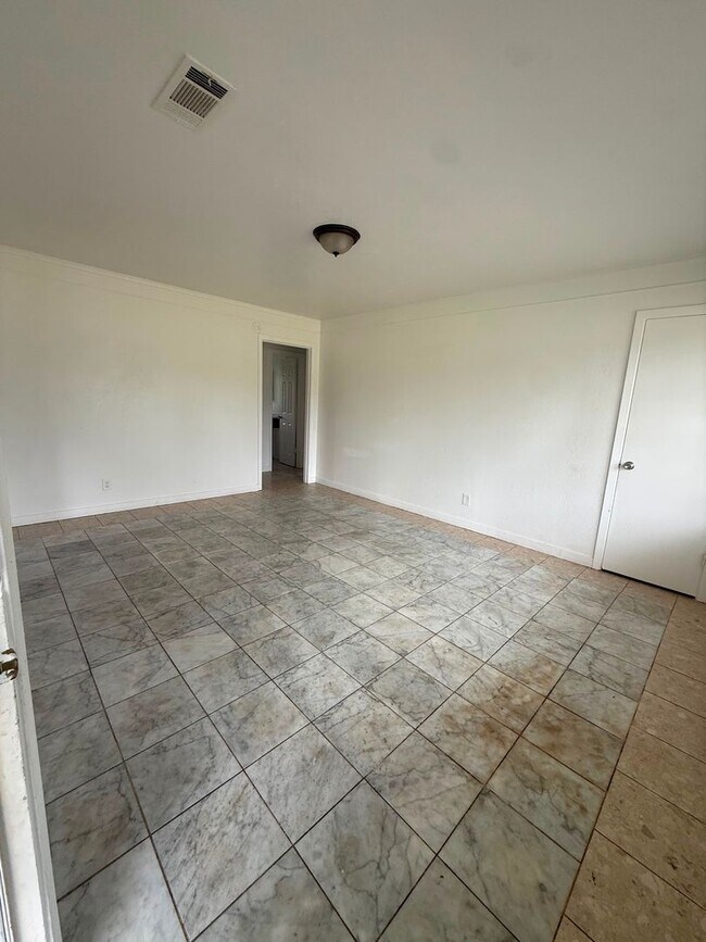 Building Photo - 5720 Shivers Dr