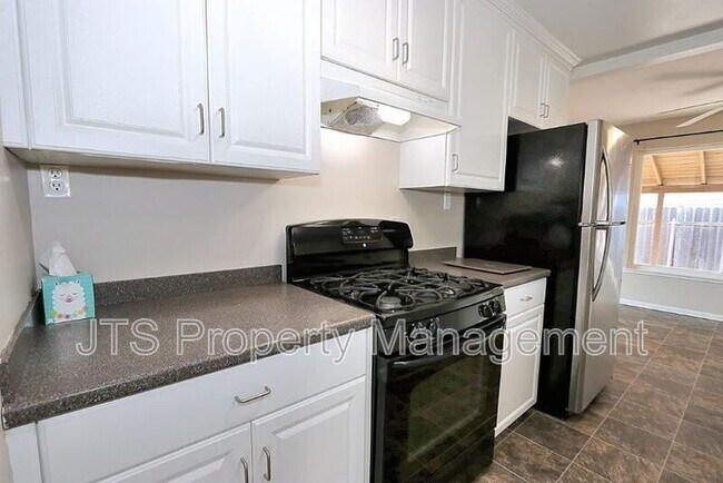 Building Photo - 10624 Chardonay Dr