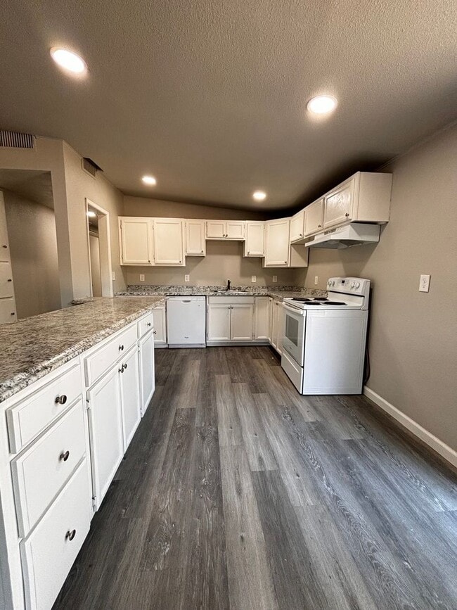 Building Photo - APPLY AT WWW.CVHOMES.COM