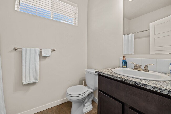 Building Photo - Beautiful Home in Garden City!