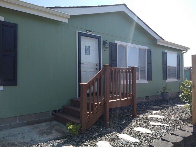 Building Photo - COMING SOON! NOW TAKING APPLICATIONS! An Outdoor Entertainer's Dream on the Majestic Oregon Coast!