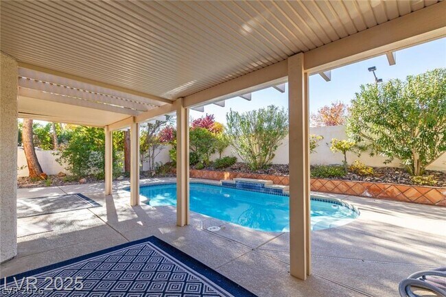 Building Photo - 2121 Whitebirch Ln