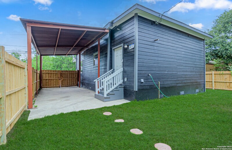 Building Photo - 210 N San Jacinto St