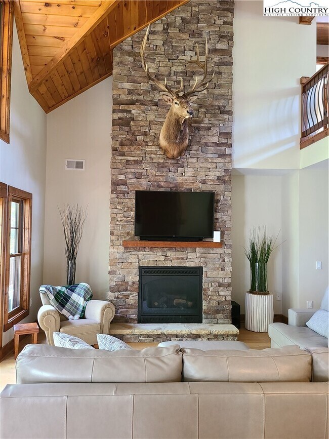 Building Photo - 135 Wapiti Wy