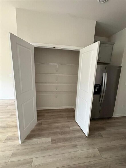 Building Photo - 1472 Villageside Ct
