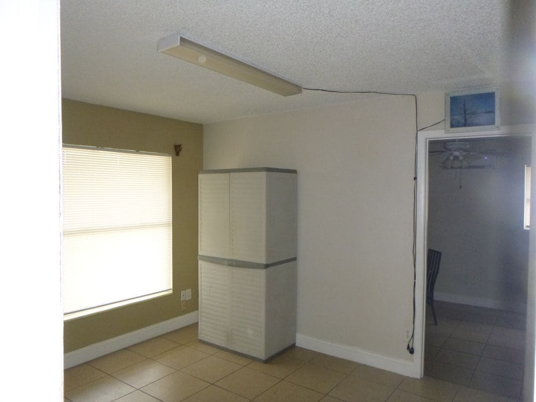 Building Photo - 572 Santiago Ave