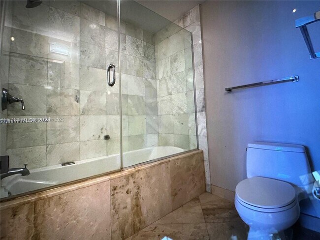 Building Photo - 1060 Brickell Ave