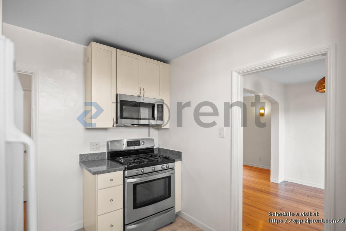 Building Photo - 2429 Ivy Dr