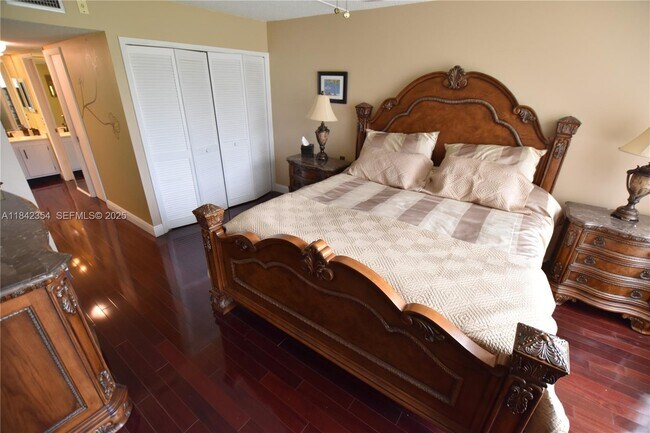 Building Photo - 3800 Oaks Clubhouse Dr