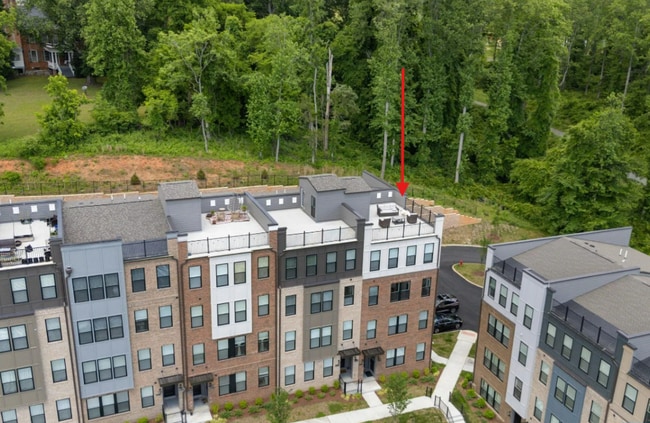 Building Photo - 813 Wesley Ln