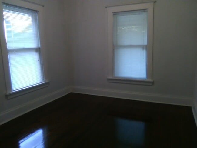 Building Photo - LARGE HOME IN MILLER!