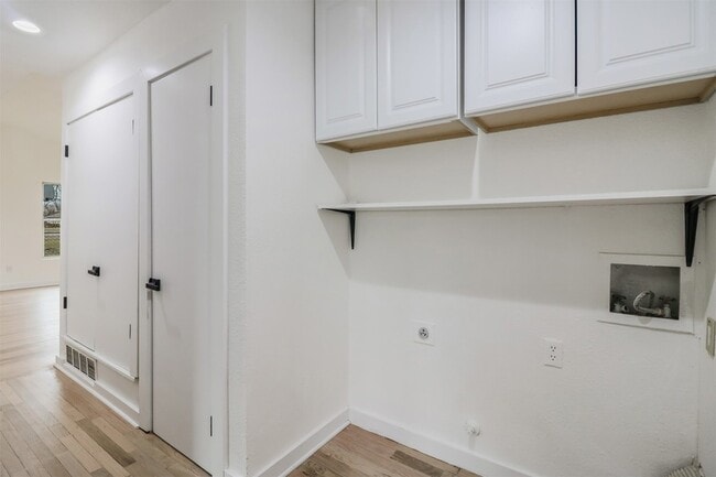 Building Photo - 1211 Gate Ln Dr