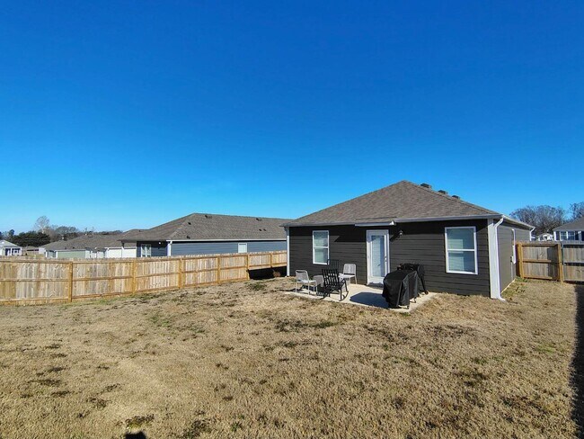 Building Photo - 11312 Poppy Ct