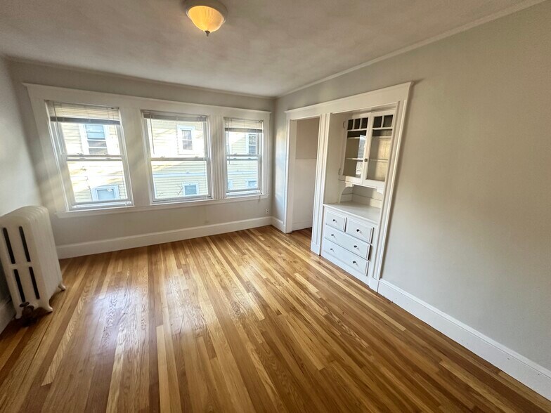 Building Photo - 48 Standish St