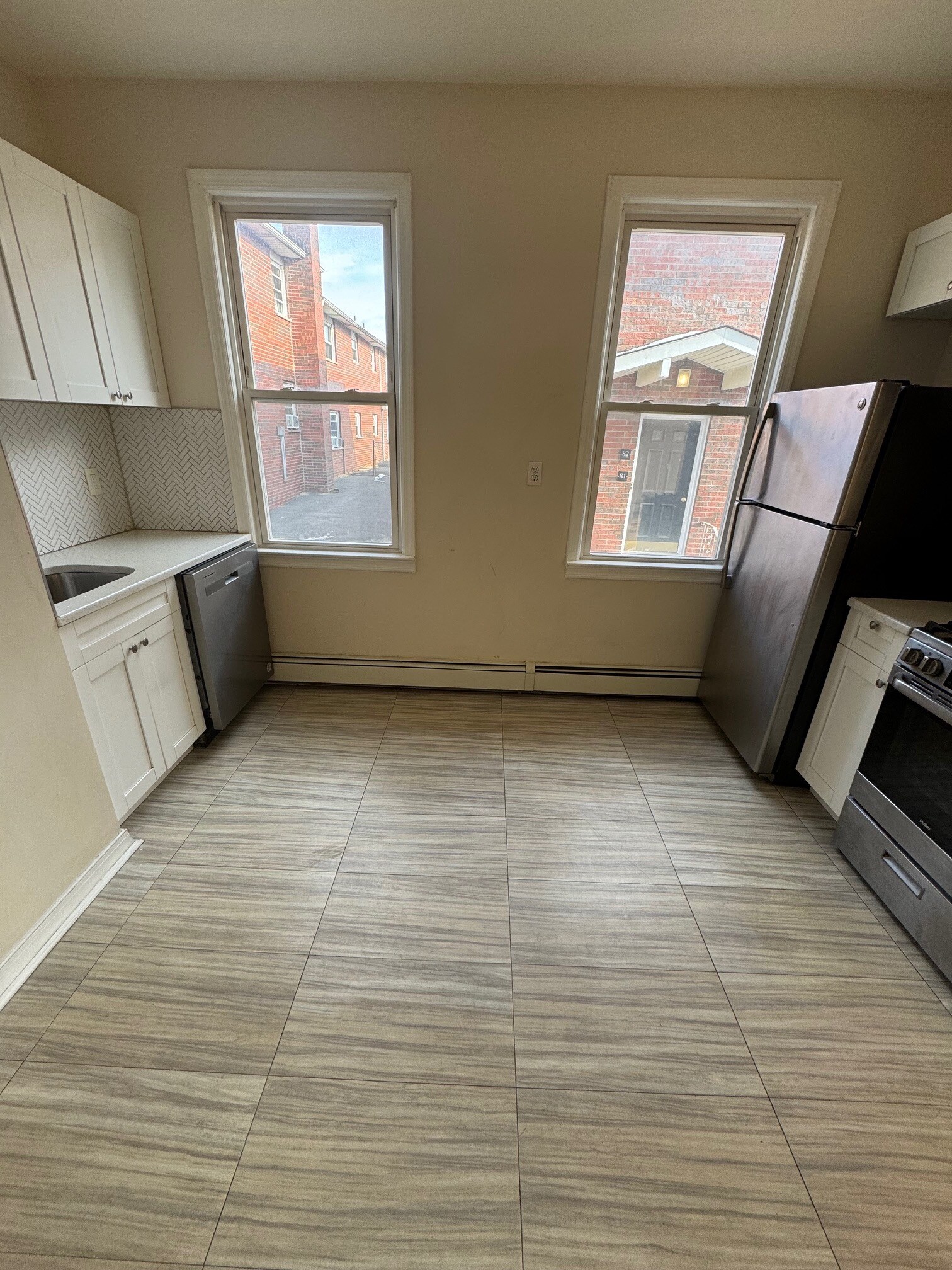 Building Photo - 92 Maple St