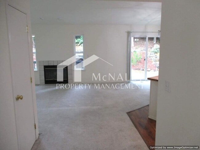 Building Photo - 1166 Leschi Dr